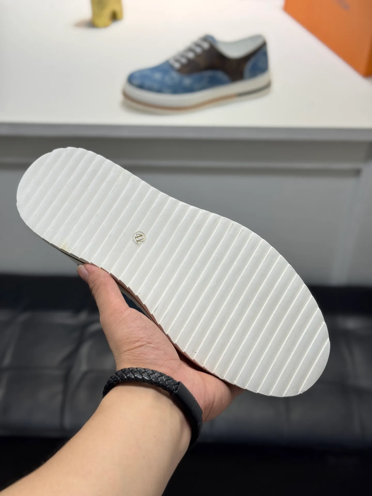 Men's shoes 💰400 [New style] 🌂🌂Top original order - Louis Vuitton®️ Trendy and fashionable yet low-key men's casual shoes, LV special fabric pattern on the upper, comfortable and breathable, sheepskin lining, original rubber outsole, 3 colors available ~ a must-have for sportsmen. Size: 38-44 (45 customized
